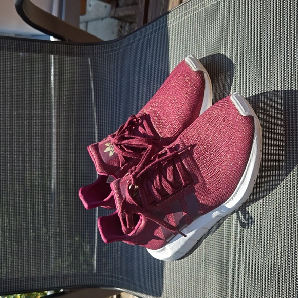 Adidas Swift Run Running Shoes - Women's size 9 - Picture 3 of 8